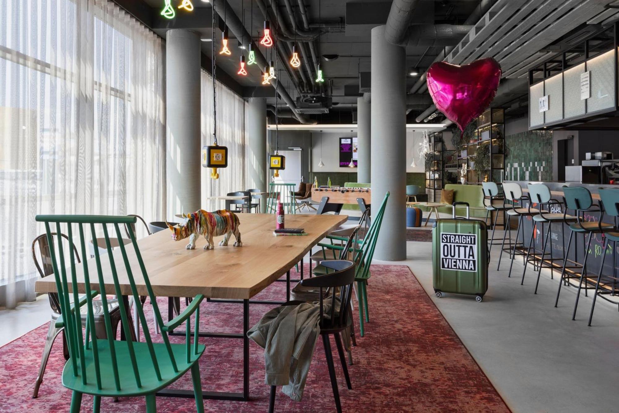 Moxy East 3*