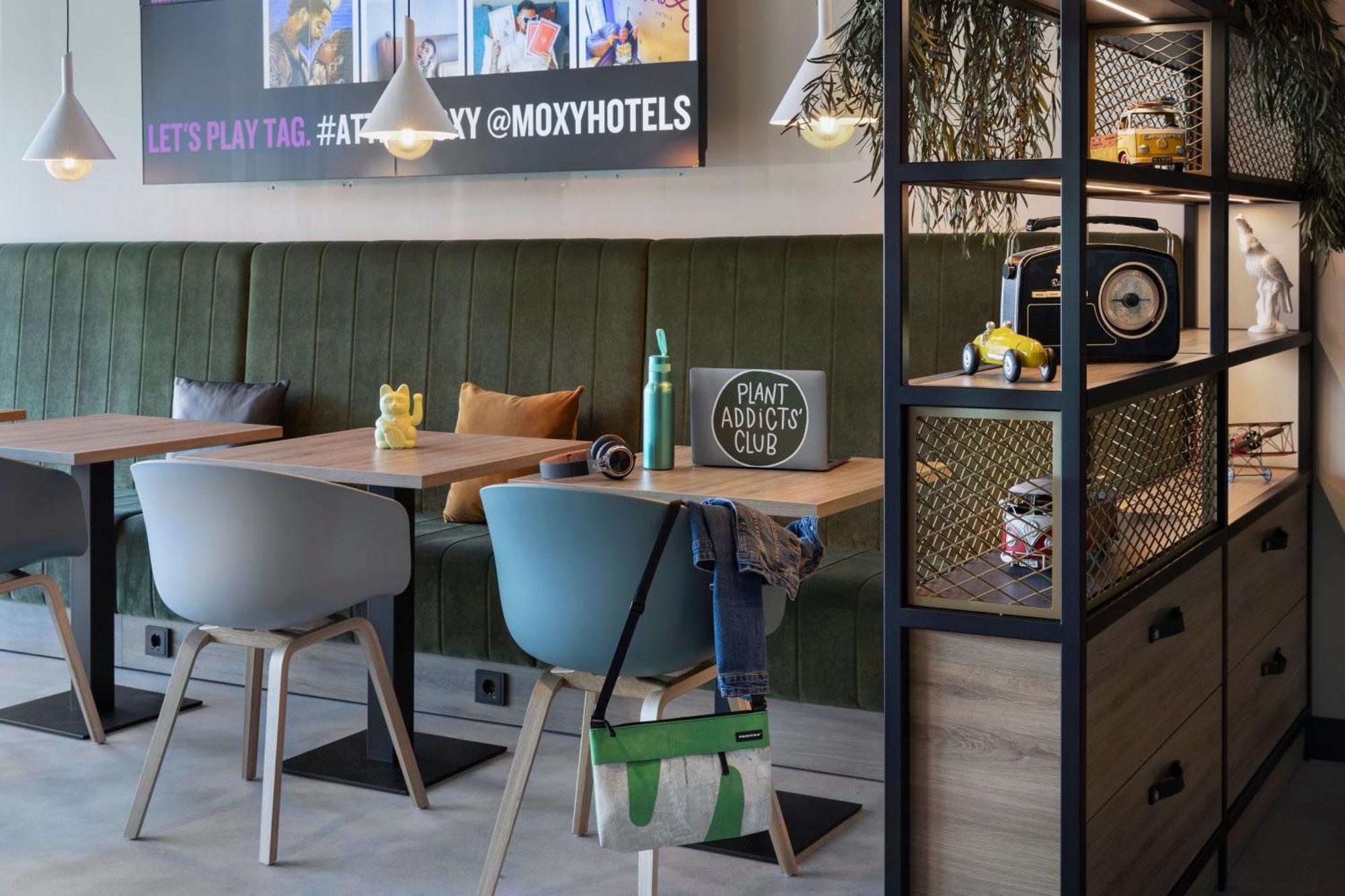 Hotel Moxy East 3*