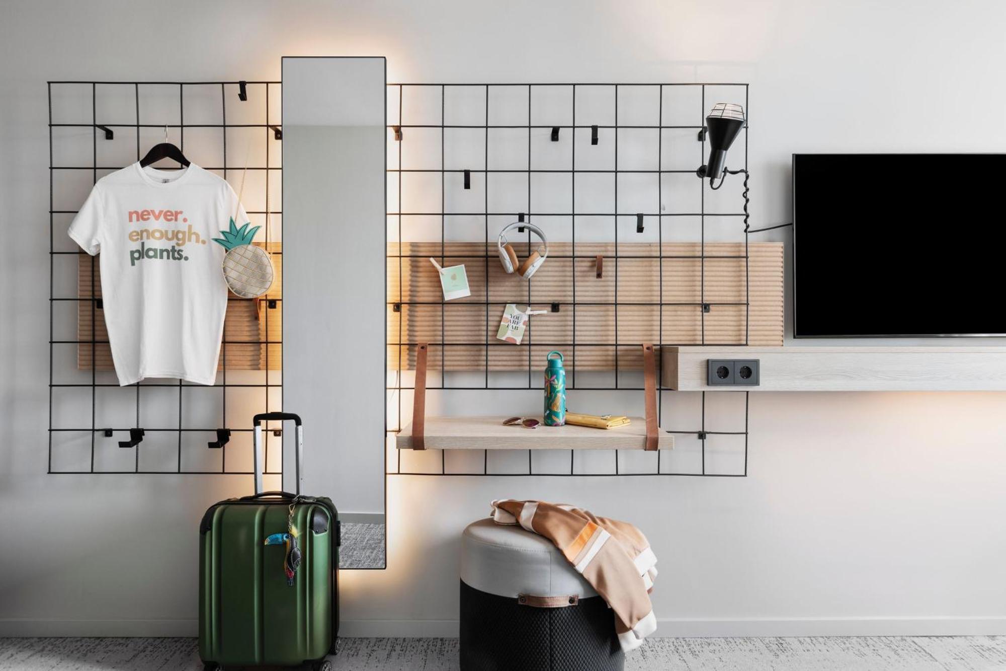 Moxy East 3*