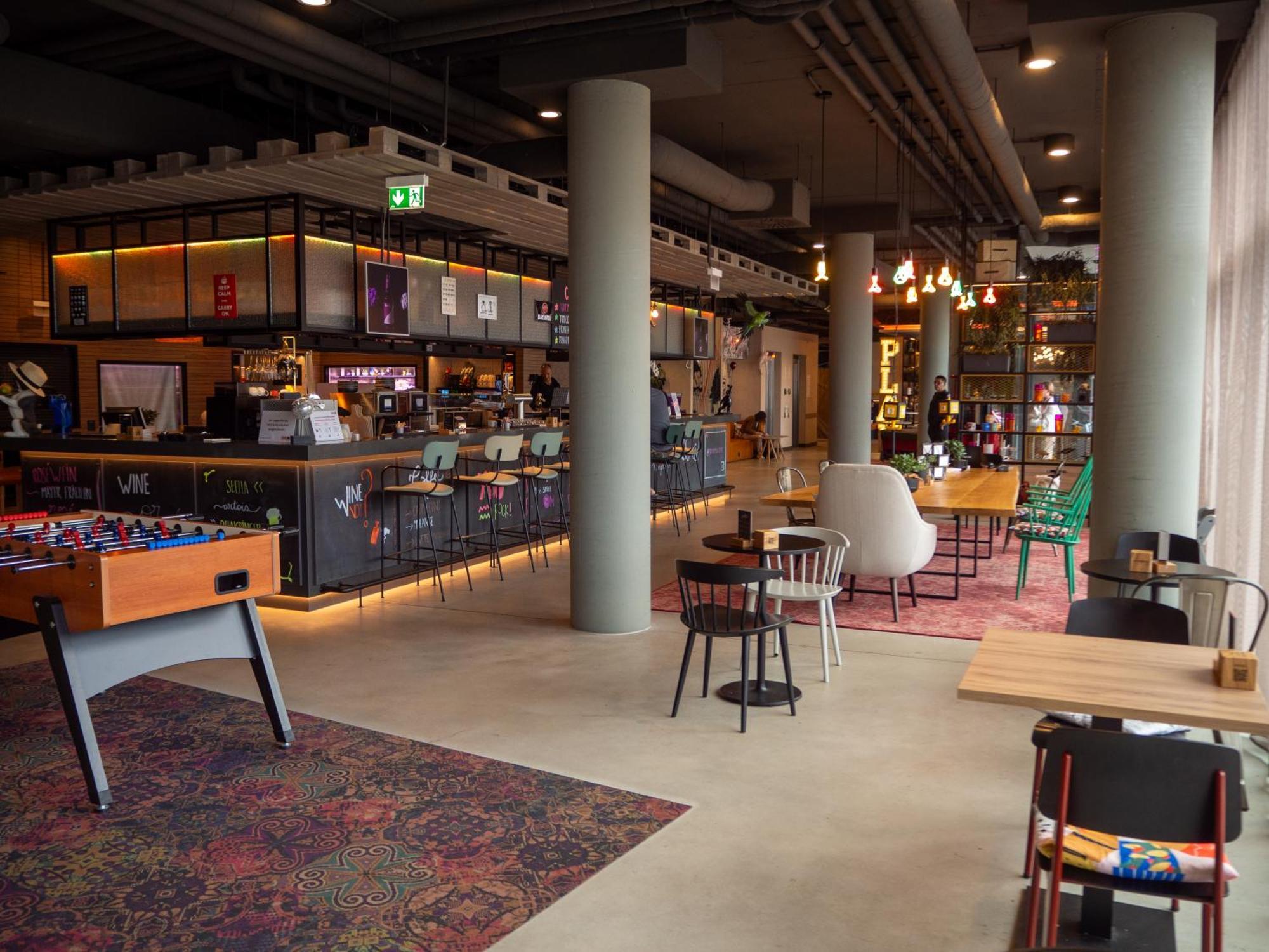 Moxy East Hotel 3*