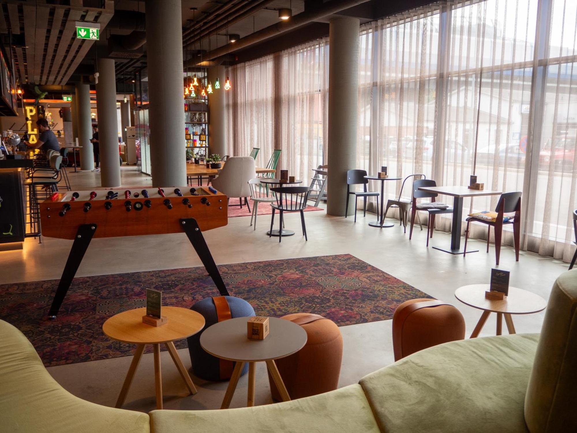 Moxy East 3*