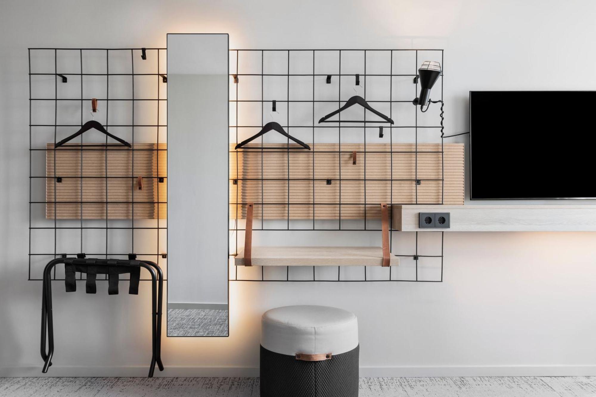 Moxy East Hotel 3*